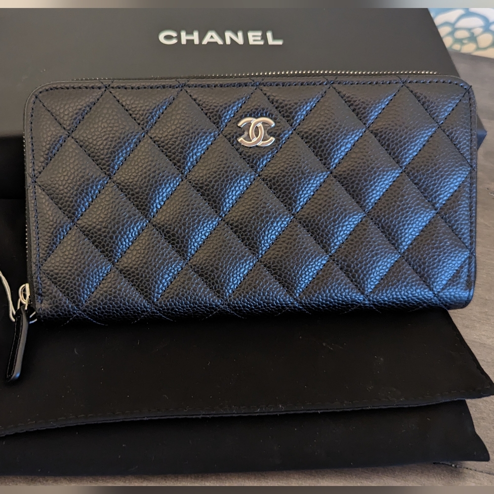 NWT Chanel Classic Long Zipped Wallet Black Grained Leather and Silver Hardware